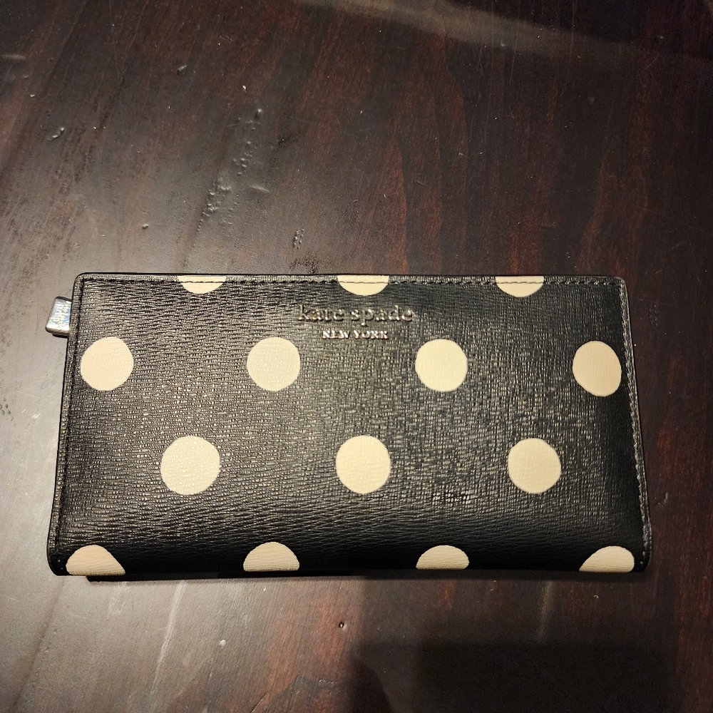 Kate spade slim polka dot qallet